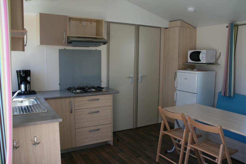 Camping De La Baie Hotel La Trinité-sur-Mer Quarto foto